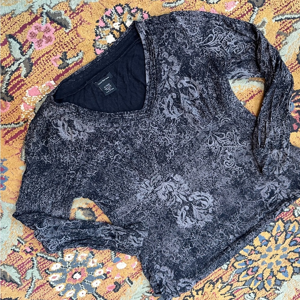 CalvinKlein Jeans Top XL long sleeve V-neck w/extra stitching, gathers@shoulder